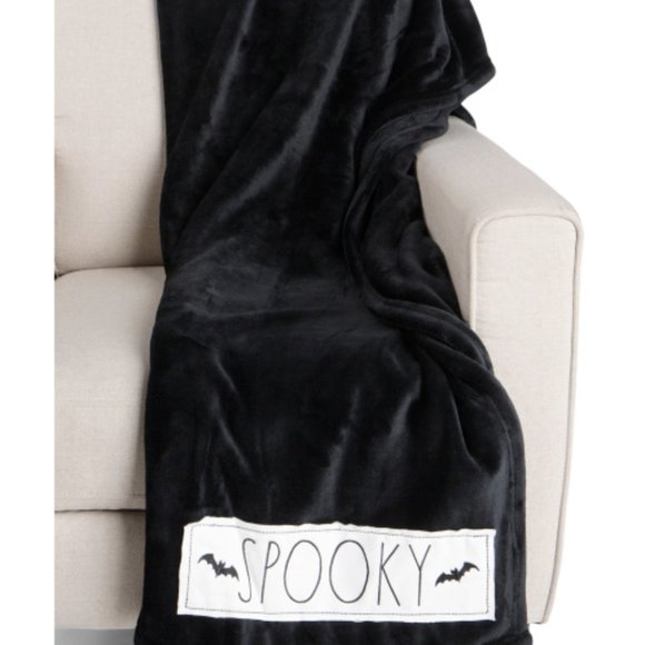 Rae Dunn Halloween SPOOKY Bat Black Fleece Throw Blanket Patch 50x70 NEW 2021 - Picture 6 of 6